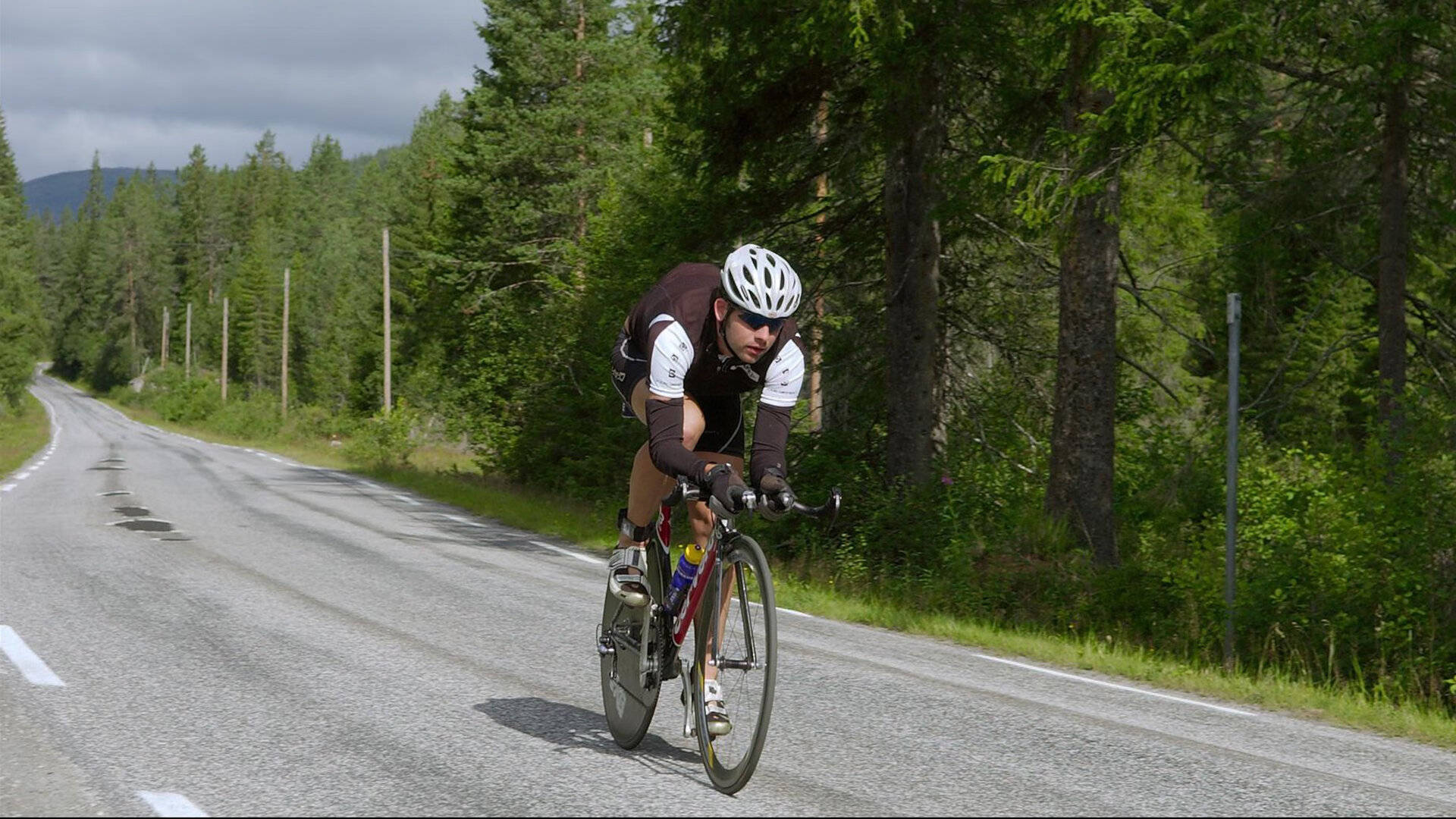 开云网址入口-“白色冰原：世界最极端赛段中的速夺瞬间”，白色冰川